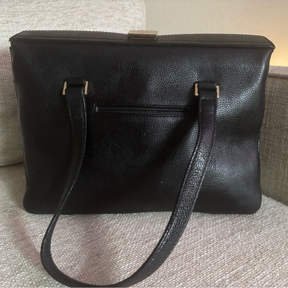 Isaac Mizrahi Handbags - Isaac Mizrahi Elegant Black Shoulder Bag